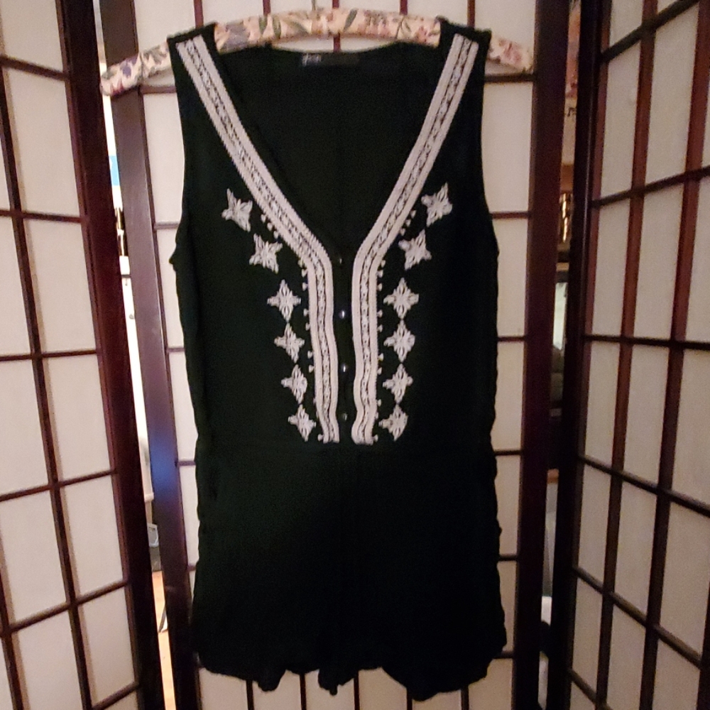 Sleeveless Gibson Romper Size M